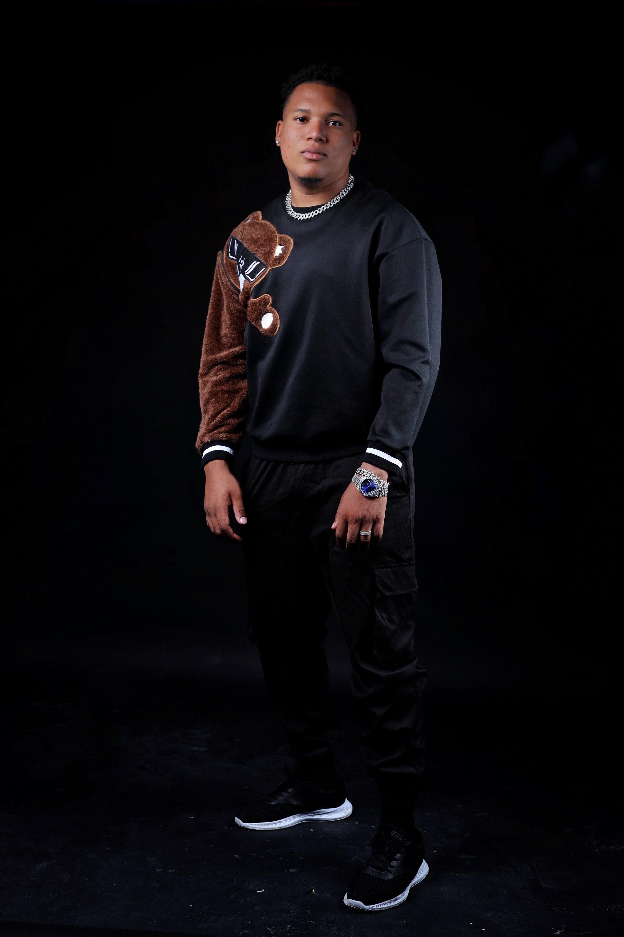 DJ Gary Keyz performing